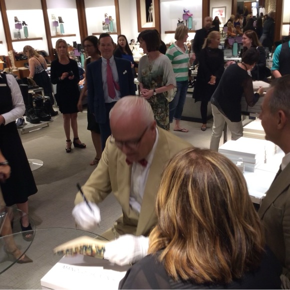 100% authentic autographed Manolo Blahnik pumps - Picture 6 of 6